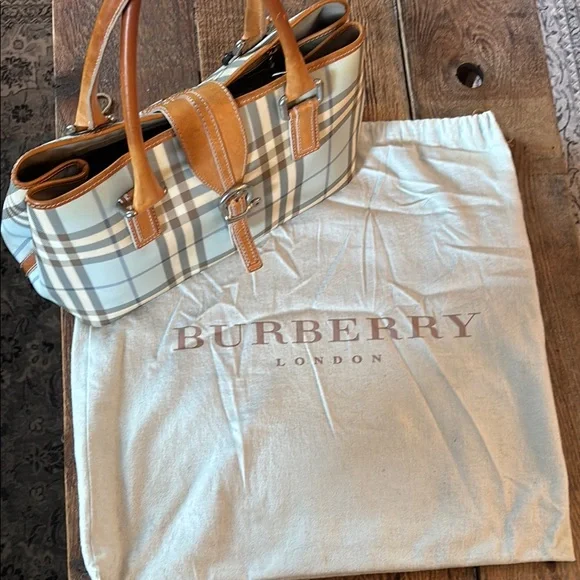 Burberry Tan and Cream Satchel with Iconic Check Pattern - Picture 4 of 11